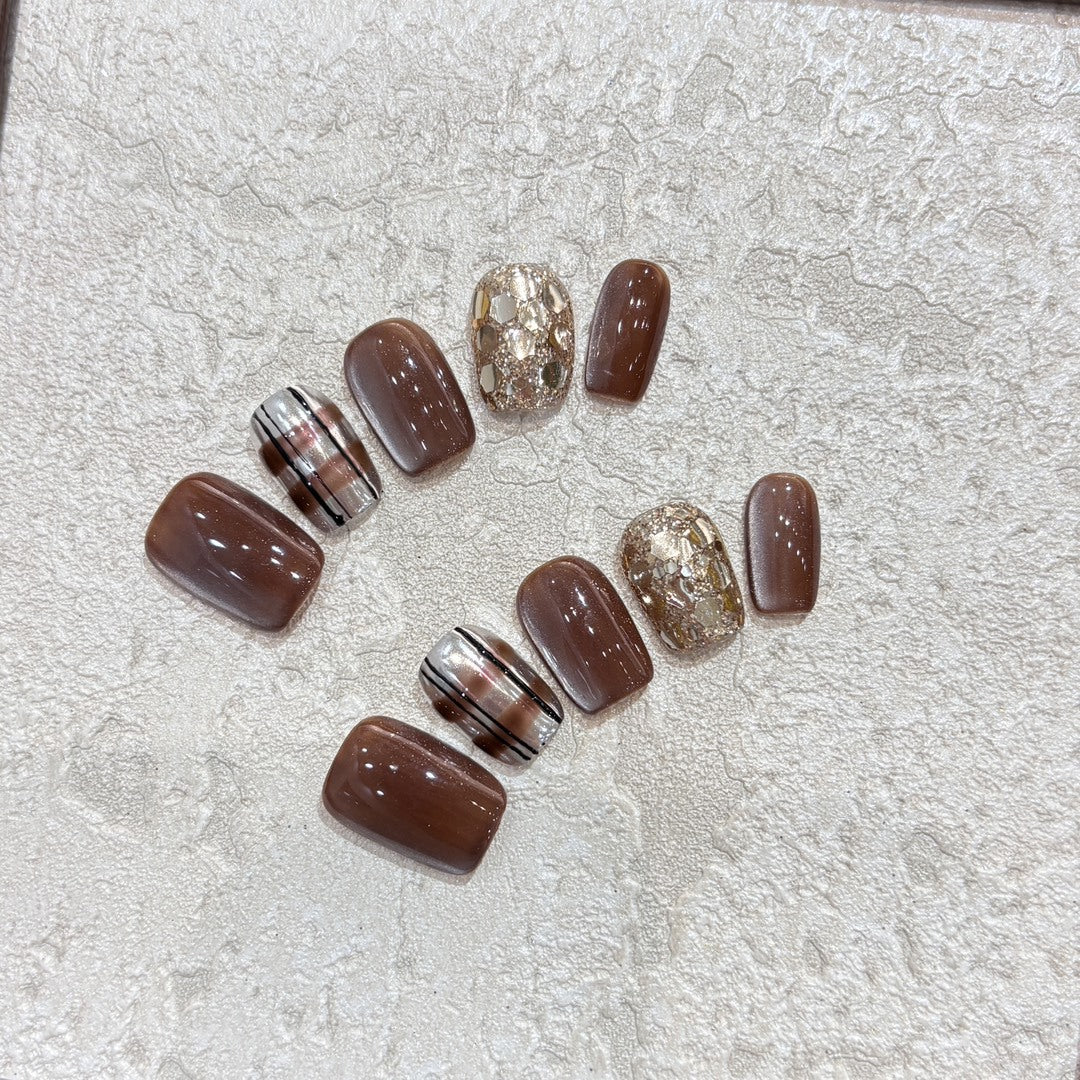 Artificial Nail Set with Glitter and Gold Accents Bowlift