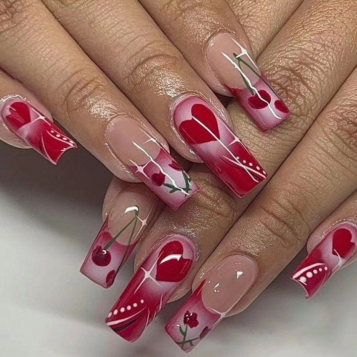 Artificial nails with romantic heart design and fine accents Bowlift