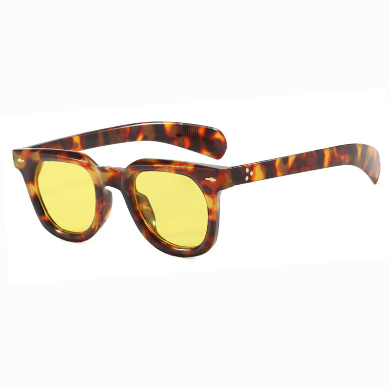 Women's stylish sunglasses in trendy design with elegant frame Bowlift