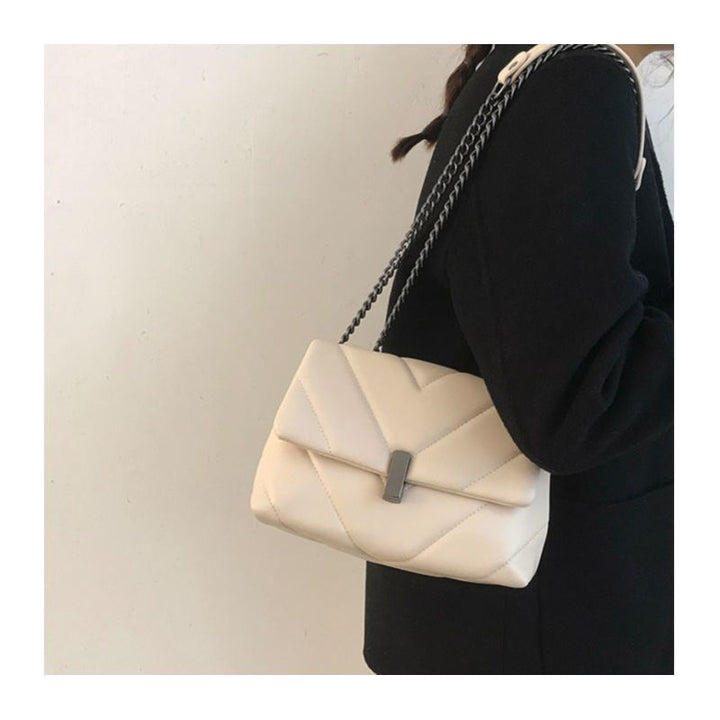 Elegant Quilted Shoulder Handbag Bowlift