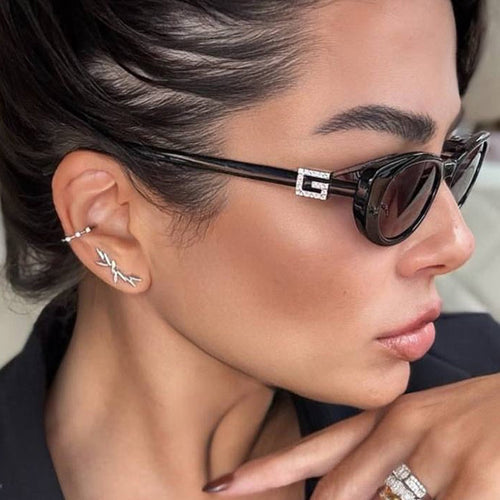 Women Cat-Eye Sunglasses with Stylish Frame and Luxurious Accents Bowlift