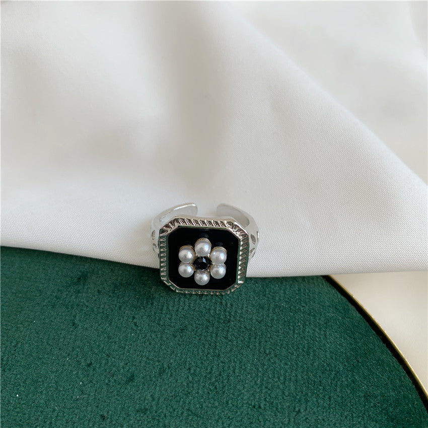 Elegant Vintage Pearl Statement Ring Bowlift