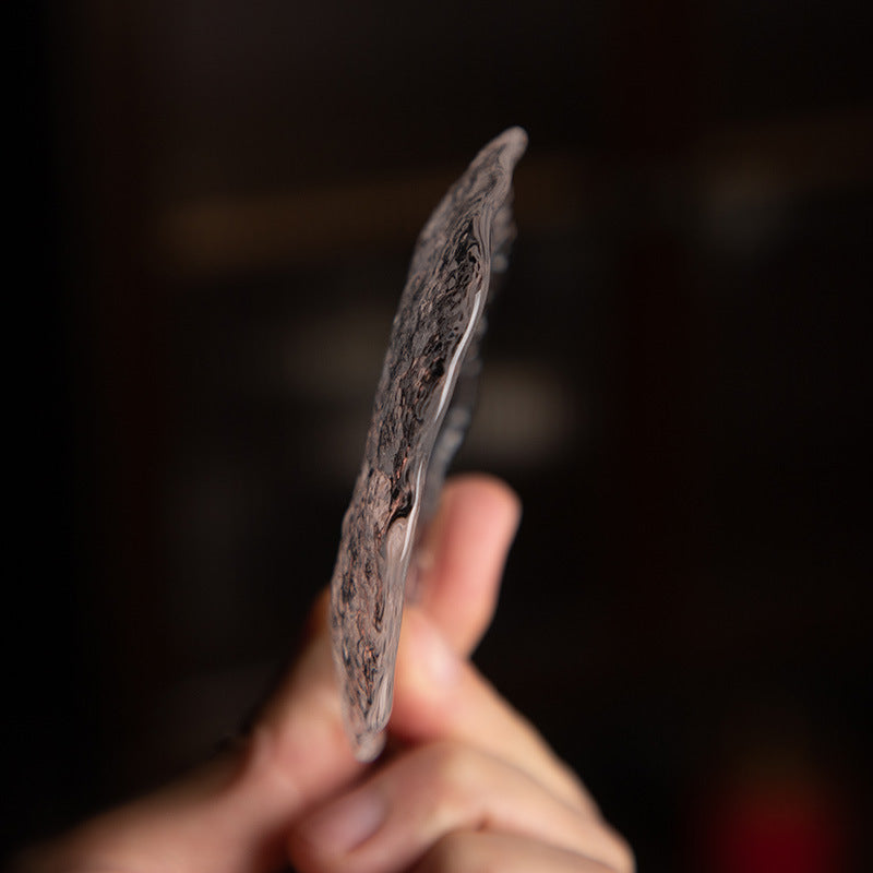 Charcoal hydrogel under-eye patches for depuffing and firming Bowlift