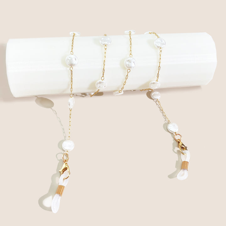 Elegant Pearl-Linked Eyewear Chain Bowlift