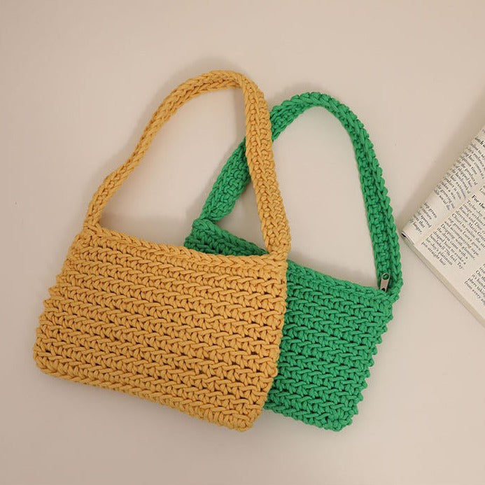 Handmade straw crossbody bag with structured design Bowlift