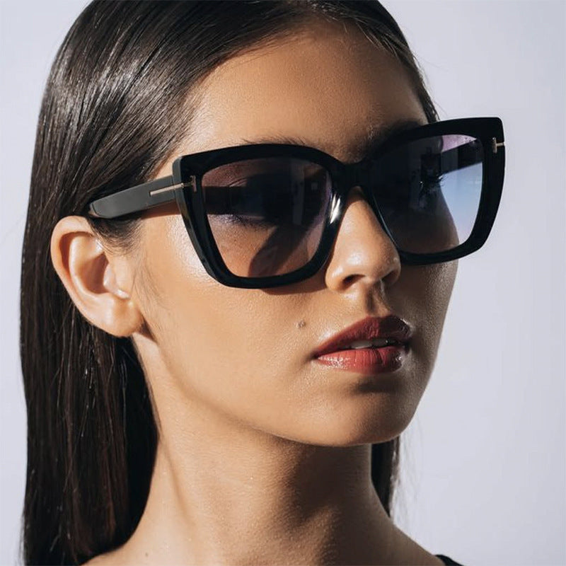 Women's large sunglasses in modern design with trendy tortoise pattern Bowlift