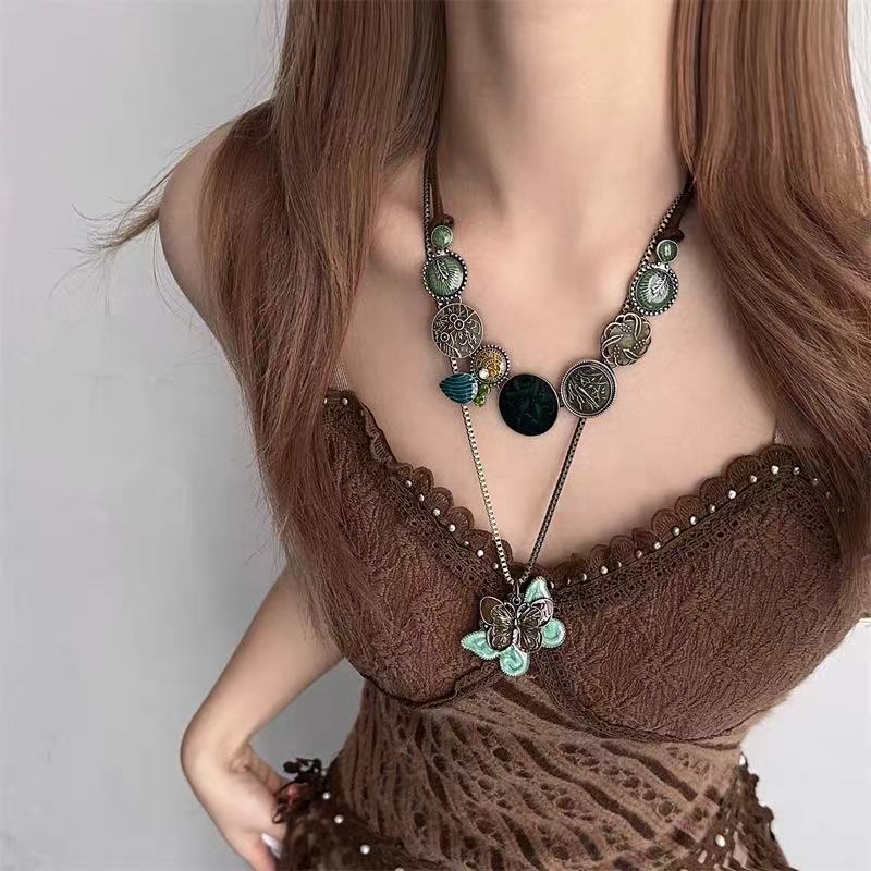 Floral Pendant Long Necklace Bowlift