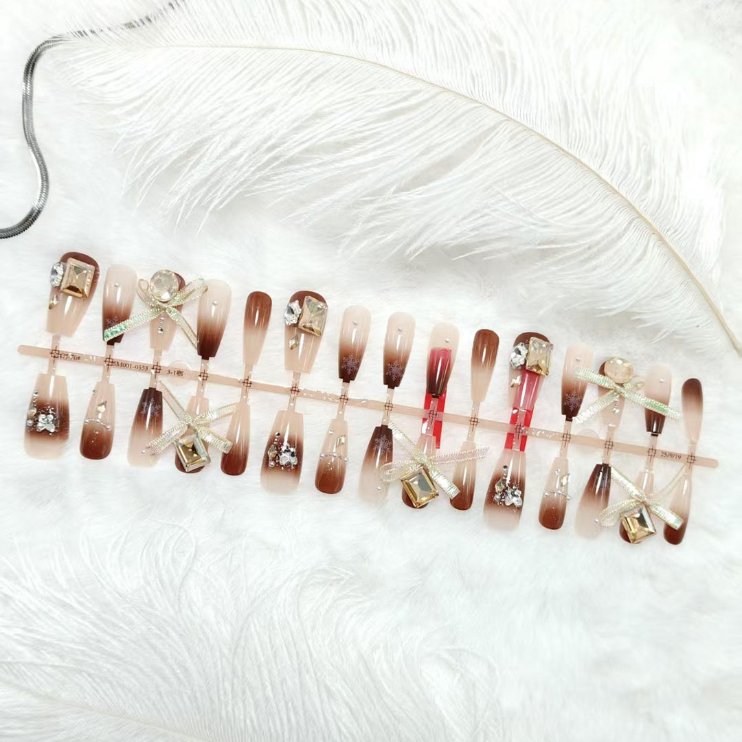 Artificial nails with luxurious design and elegant decorations Bowlift
