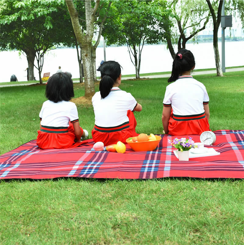 practical picnic blanket with waterproof underside Bowlift
