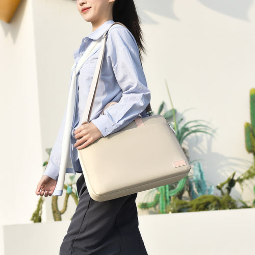 Laptop bag with practical shoulder strap and durable material Bowlift
