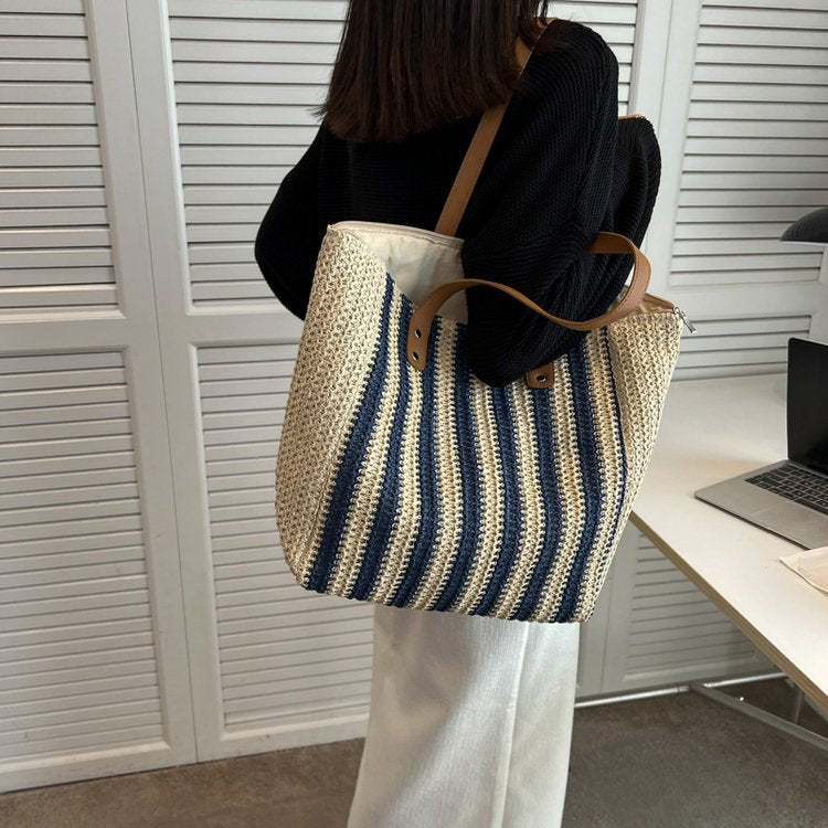 Spacious shopper bag with leather accents Bowlift