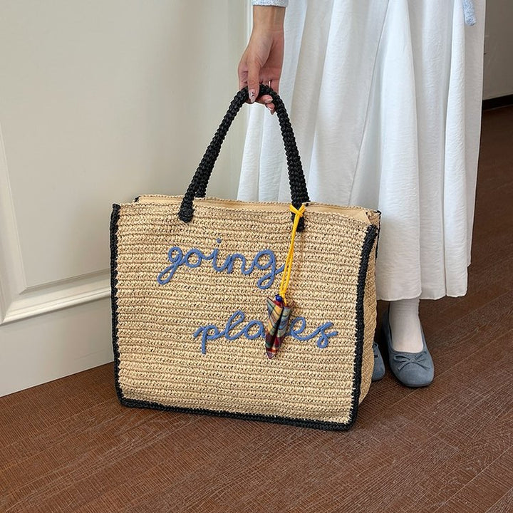 Leisure bag made of woven natural material with colorful pendant Bowlift
