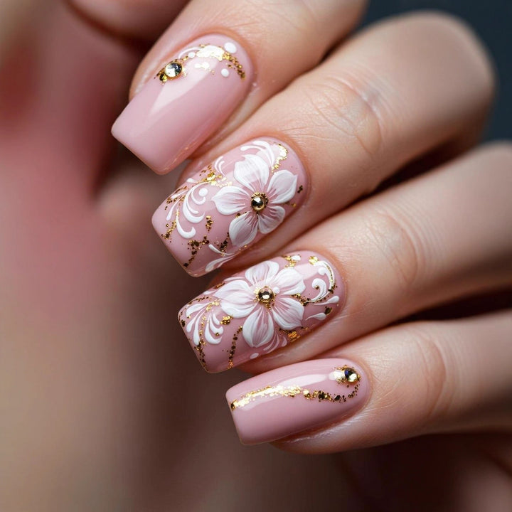 Artificial nails in a playful flower design with glittering accents Bowlift