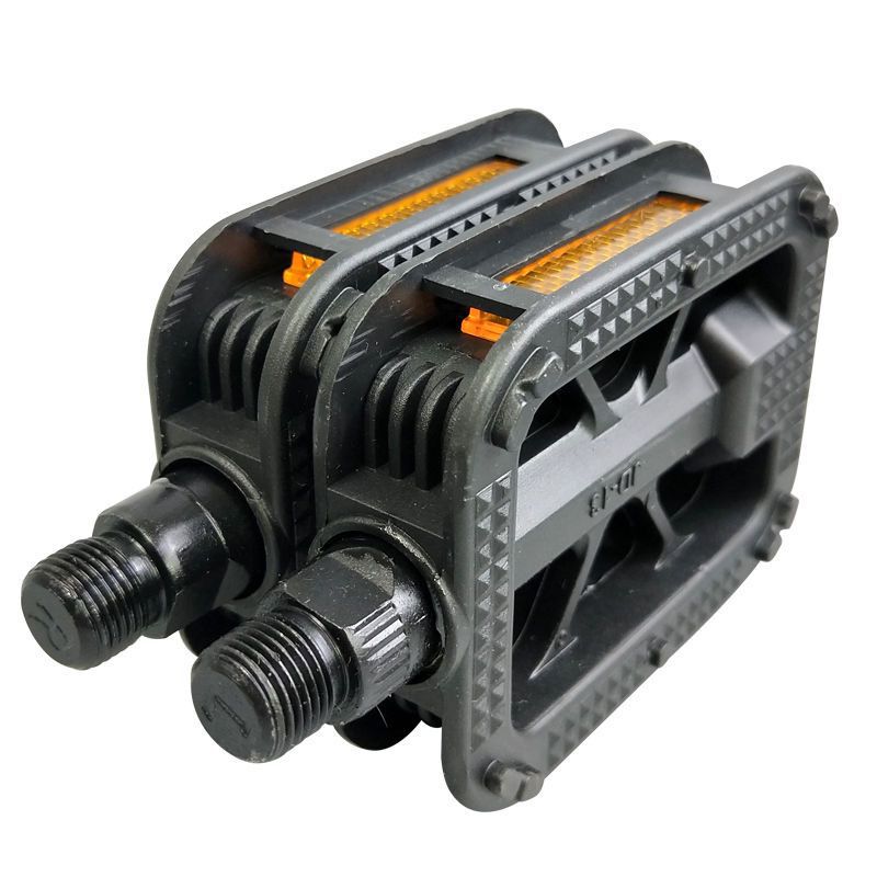 High-Traction Bicycle Pedals with Integrated Reflectors Bowlift