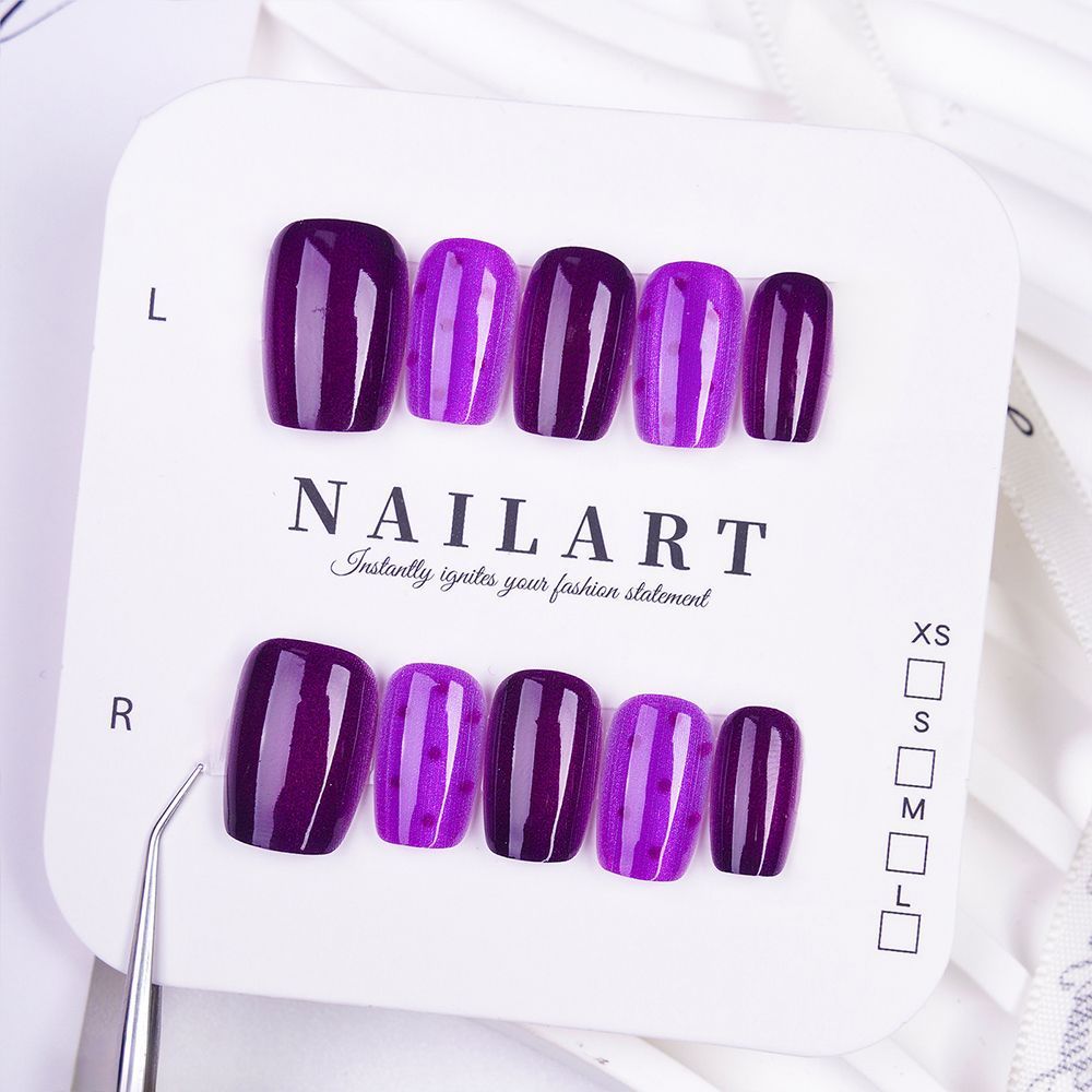 Nail art with shimmering gradient Bowlift