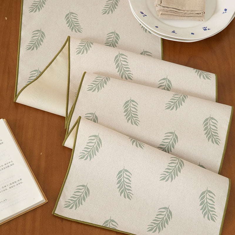 Woven table runner in botanical leaf pattern made of cotton blend Bowlift