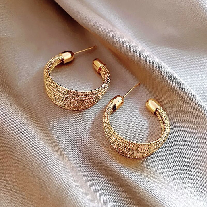 Fashionable and Elegant Earrings Bowlift
