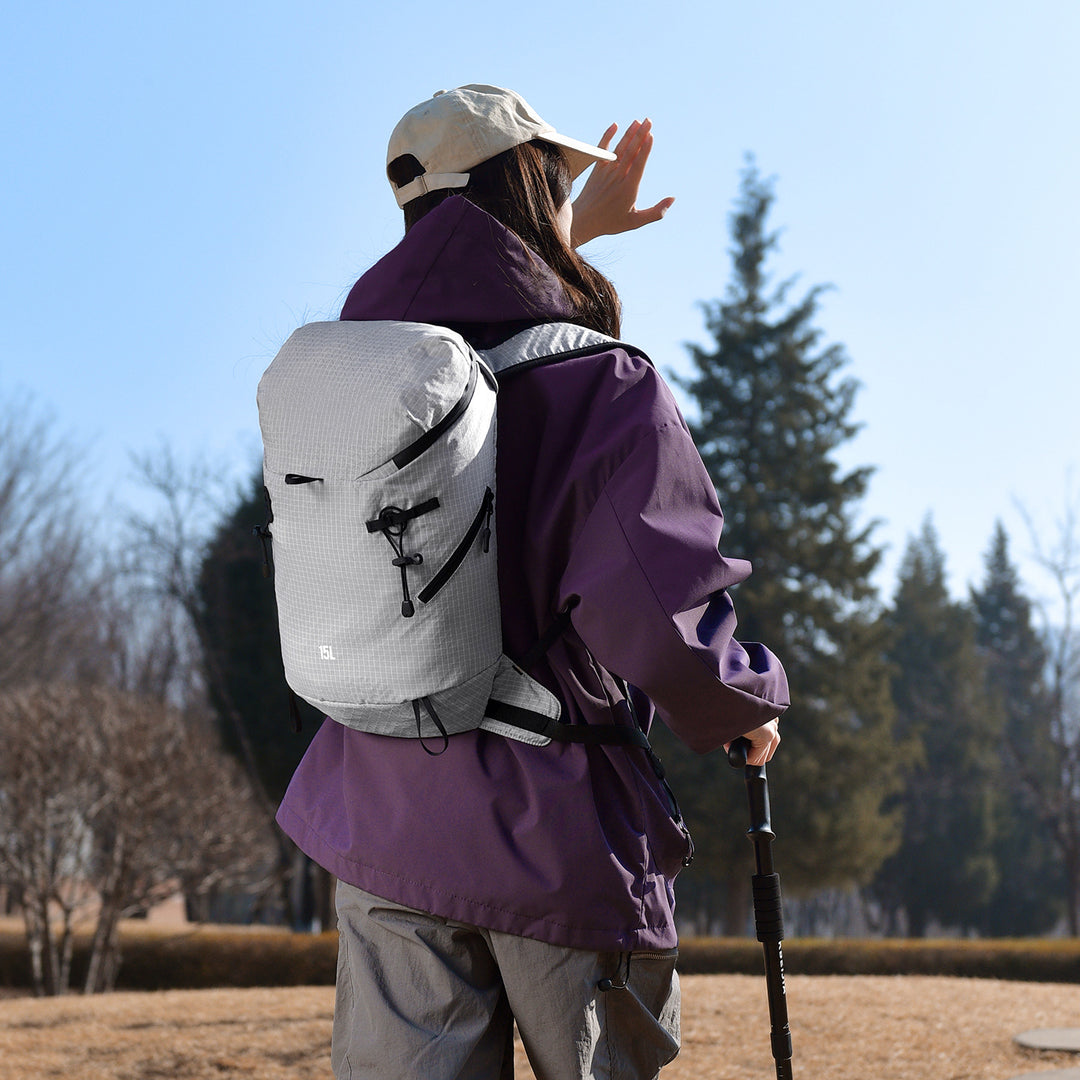 Outdoor backpack with versatile compartment system and comfort carrying system Bowlift