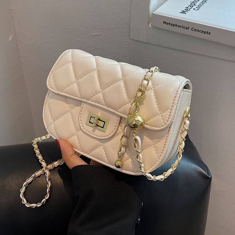 Chic Quilted Crossbody Bag Bowlift