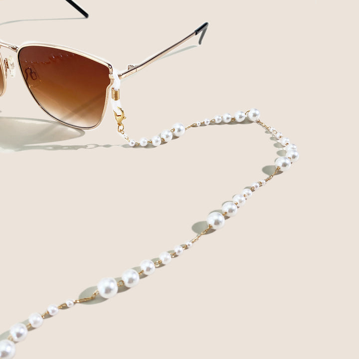 Elegant Pearl-Accented Eyewear Chain Bowlift
