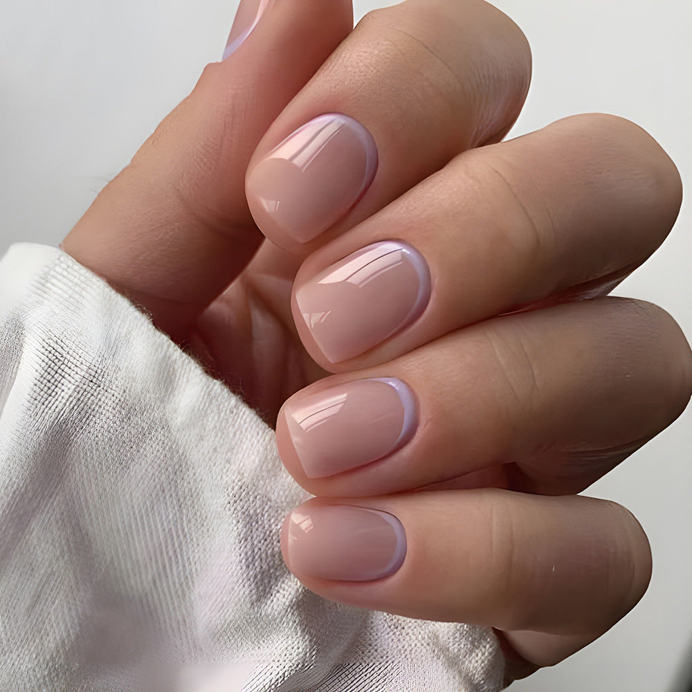 Artificial nails with high-gloss finish and elegant contours Bowlift
