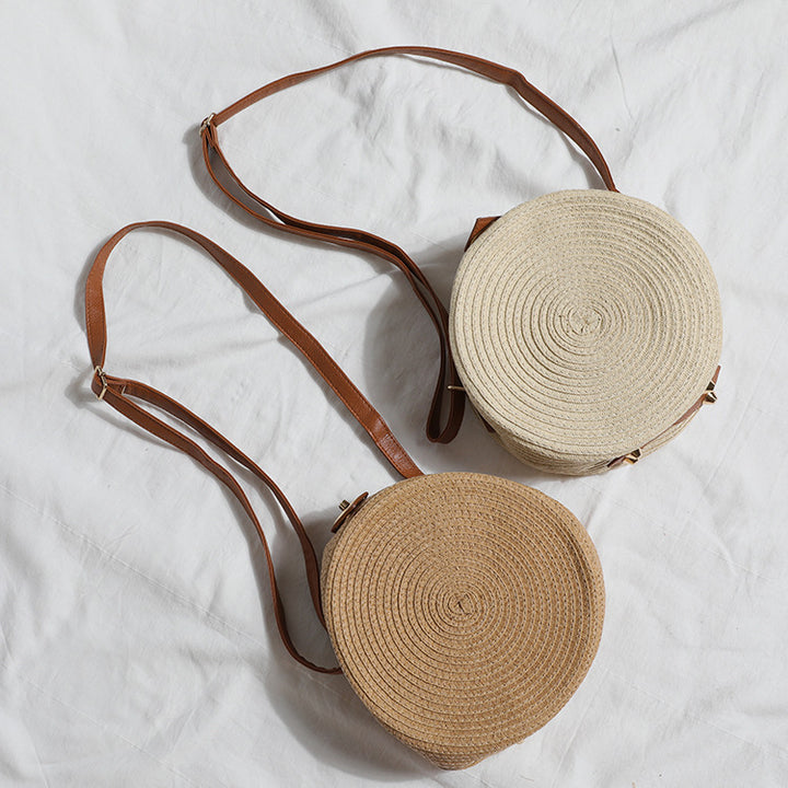 Round shoulder bag made of natural material with stylish accents Bowlift