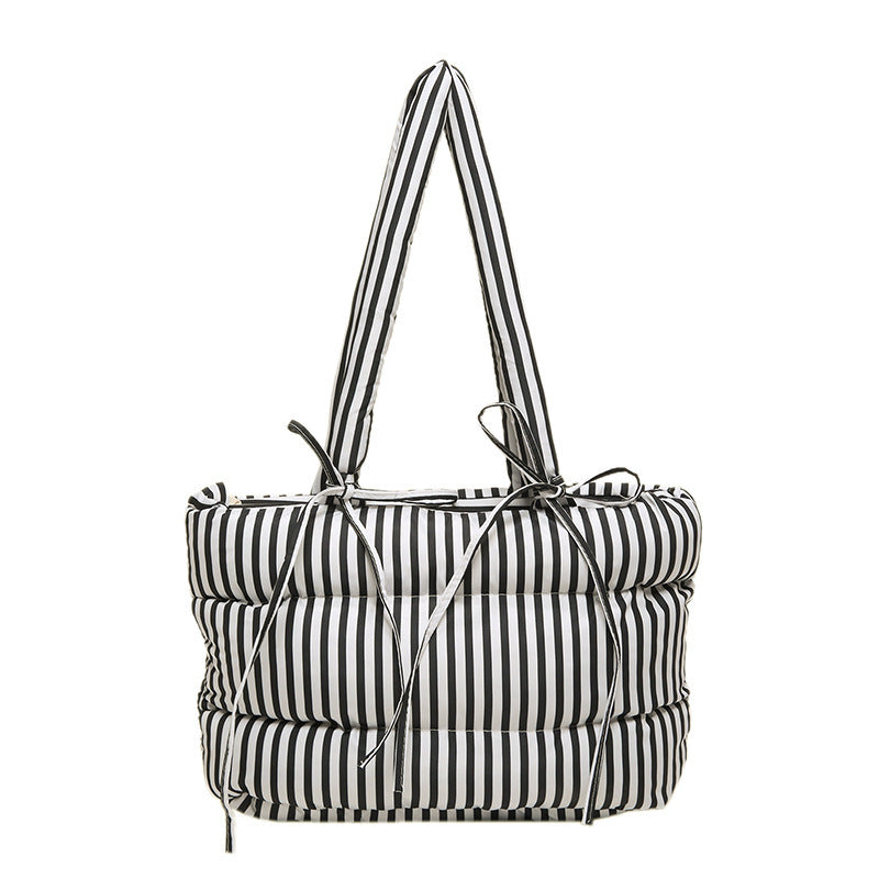 Fashionable tote bag with quilted design Bowlift