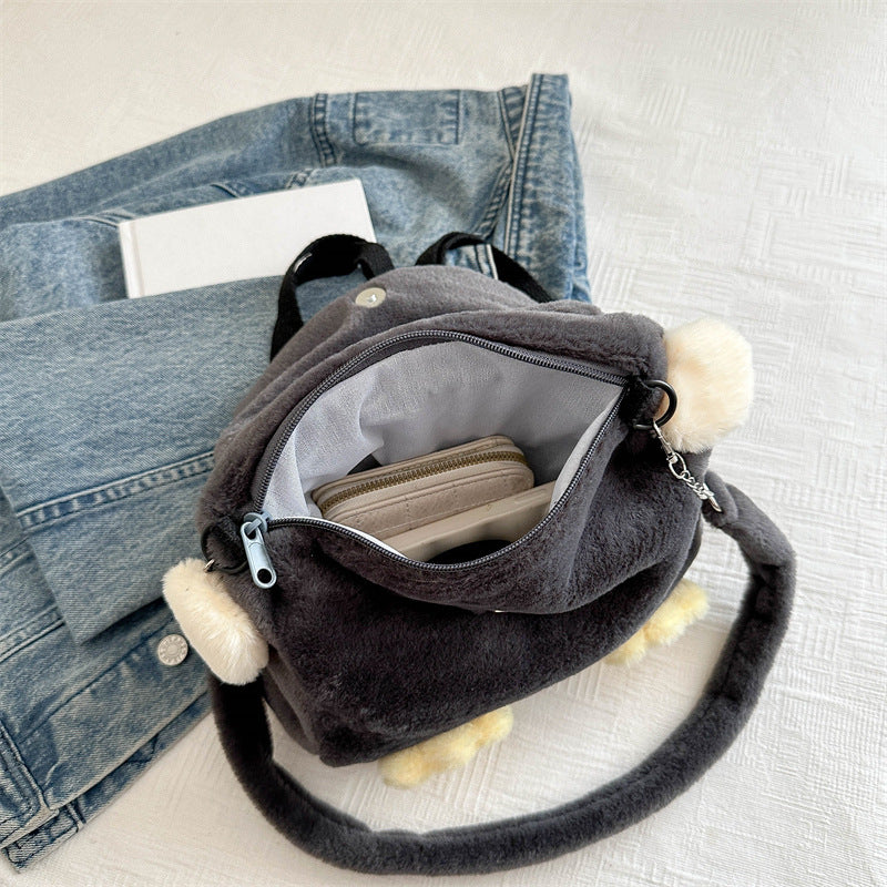 Plush backpack with cute penguin design Bowlift