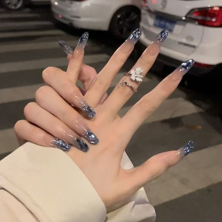 Artistic nail tips with playful motifs Bowlift