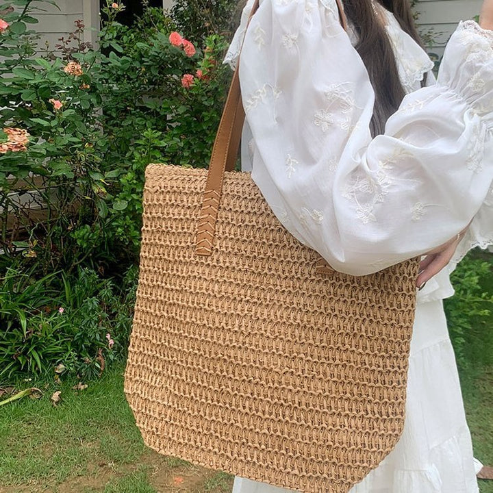 Modern and Versatile Shopper Bag Bowlift