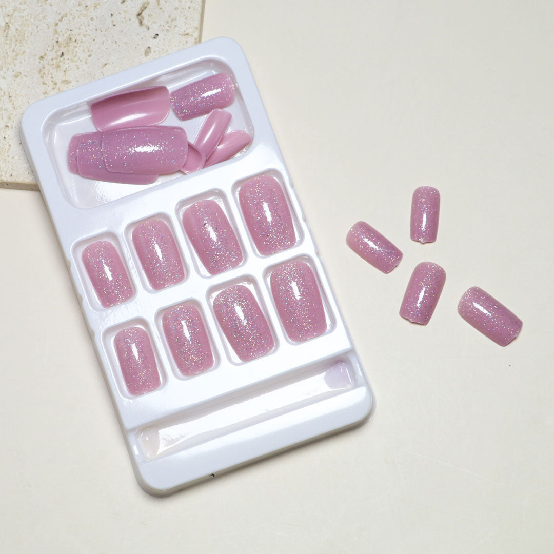 Sparkling Glam Press-On Nail Set Bowlift