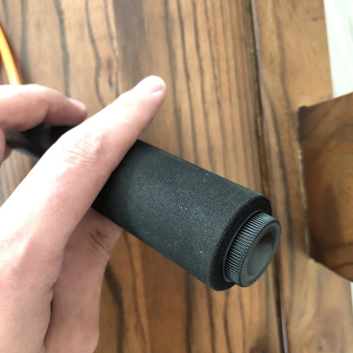 Jump rope with non-slip grips and adjustable cord Bowlift