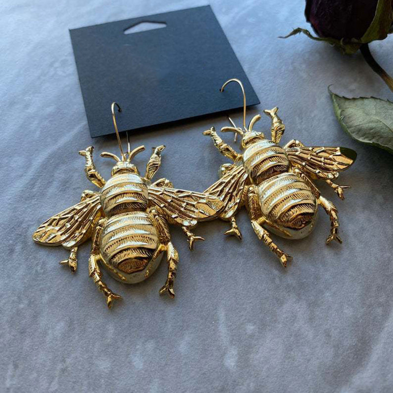 Artistic Insect-Inspired Earrings Bowlift