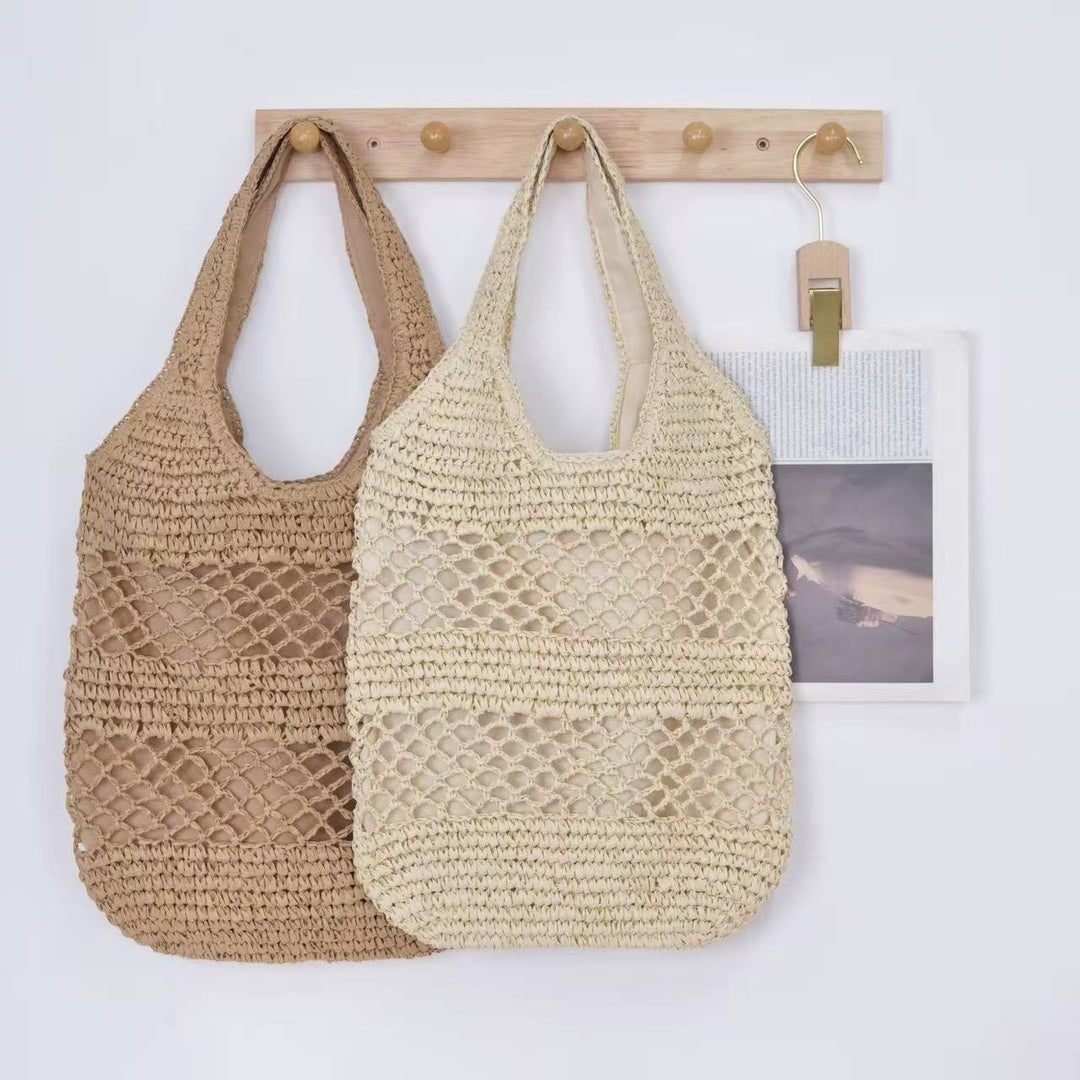 Handbag made of braided natural material with tassel details Bowlift