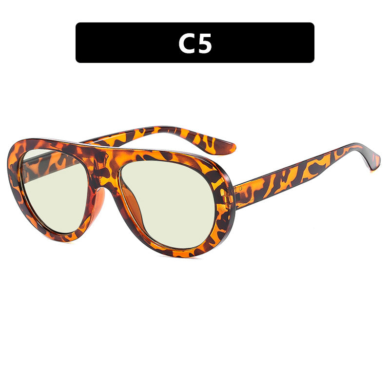 Women's fashionable oversized sunglasses with protective UV filter Bowlift