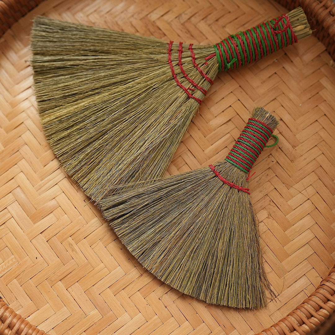 Handwoven broom Bowlift
