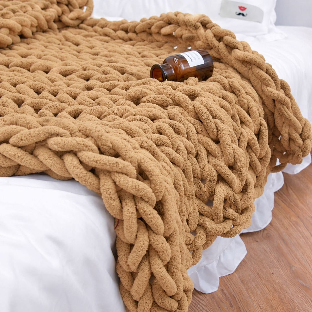 Oversized chunky knit throw blanket with plush chenille yarn Bowlift