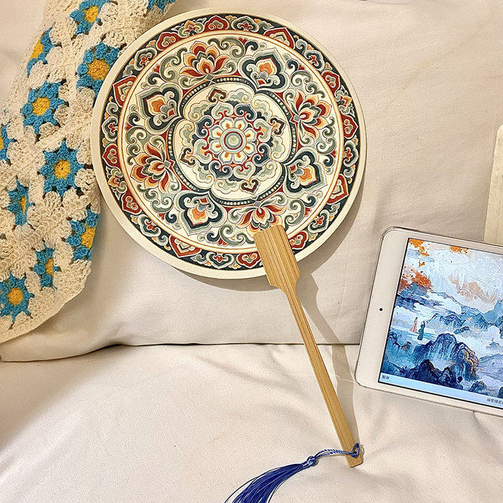 Handmade fan with artistic motif Bowlift