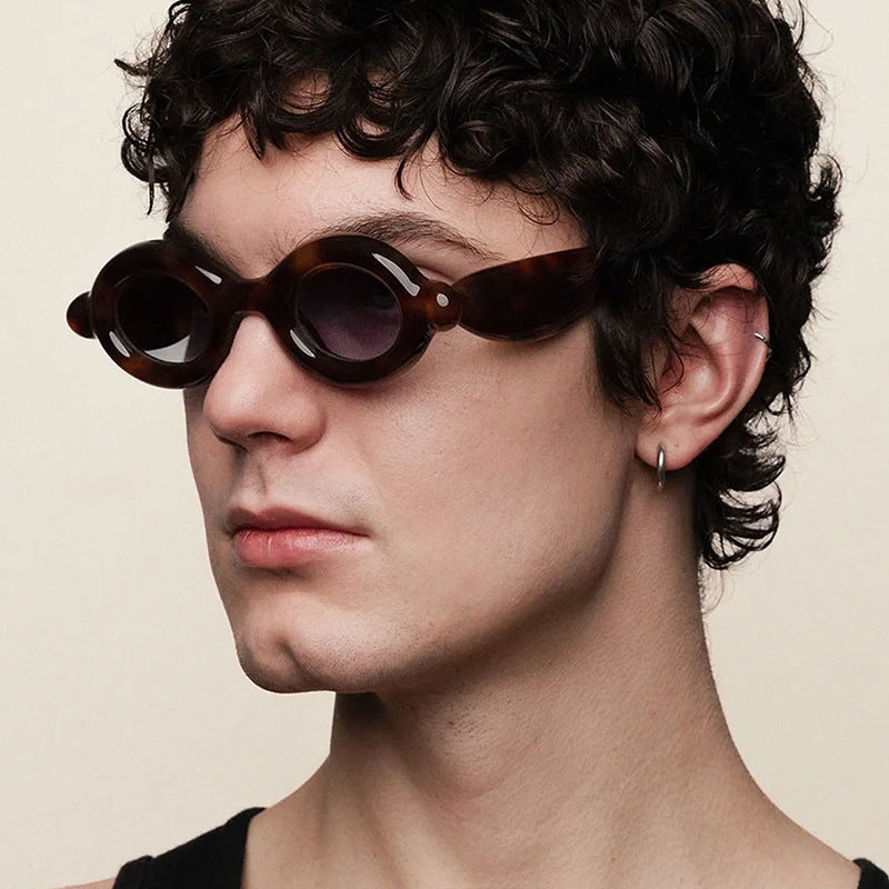 Women's sunglasses in trendy retro design with oval lenses Bowlift