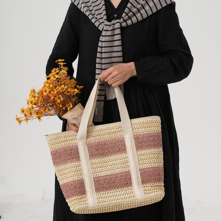 Beach bag made of sustainable natural material with structured design Bowlift