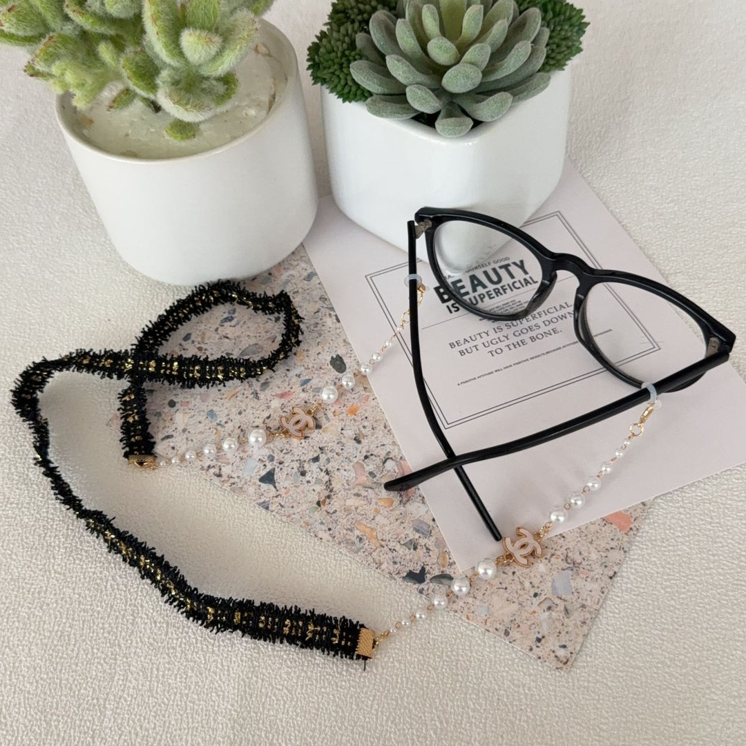 Decorative Pearl and Textured Eyewear Chain Bowlift