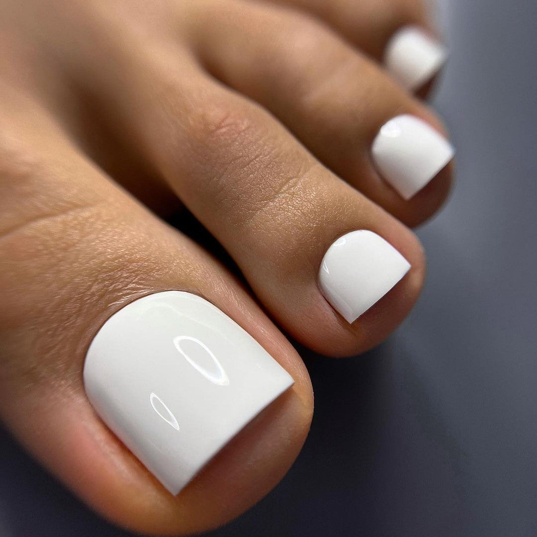 Artificial nails for perfect foot care Bowlift
