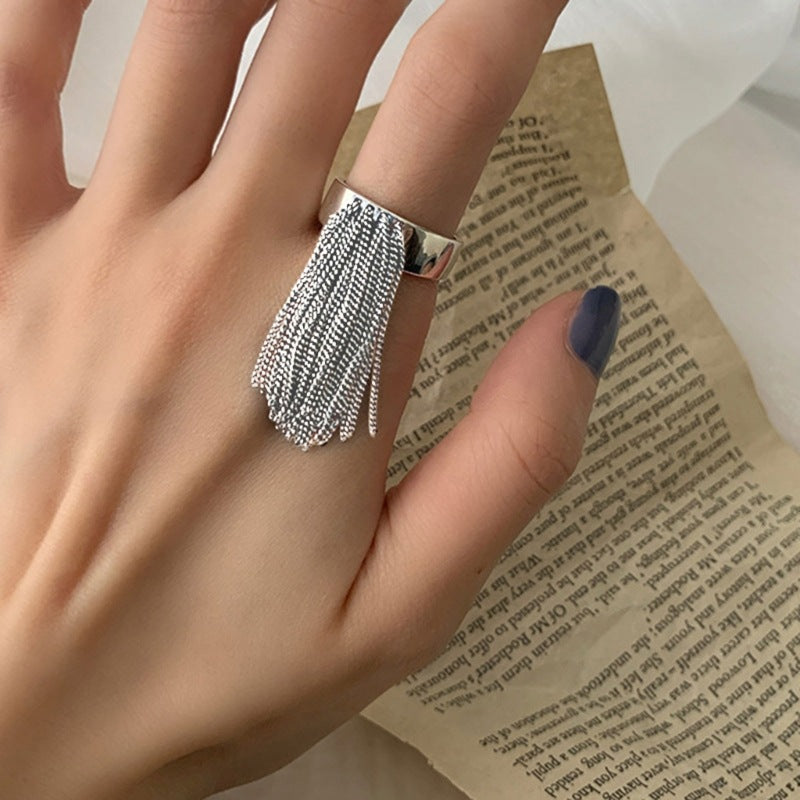 Stylish ring with filigree tassel design Bowlift
