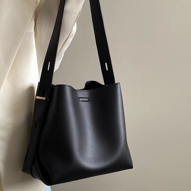Fashionable everyday bag with adjustable shoulder strap Bowlift