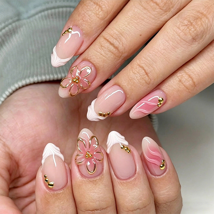 Artful nail set with floral accents Bowlift