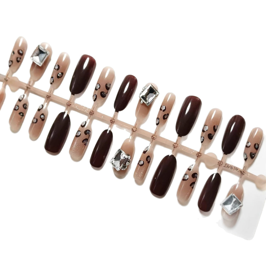 Artificial nails with elegant glamour accents Bowlift