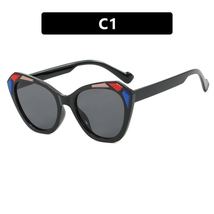 Ladies Cat Eye Sunglasses with Fashionable Details Bowlift