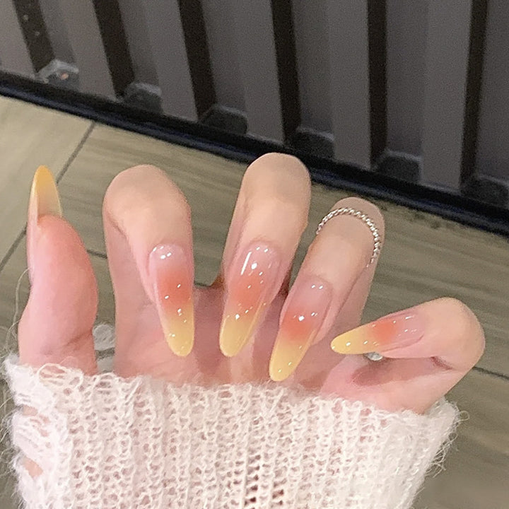 Artistic nail tips with playful motifs Bowlift