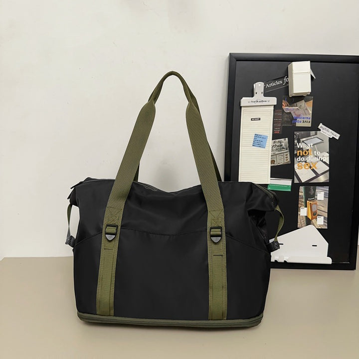 Sporty shoulder bag with water-repellent material and sturdy carrying handles Bowlift