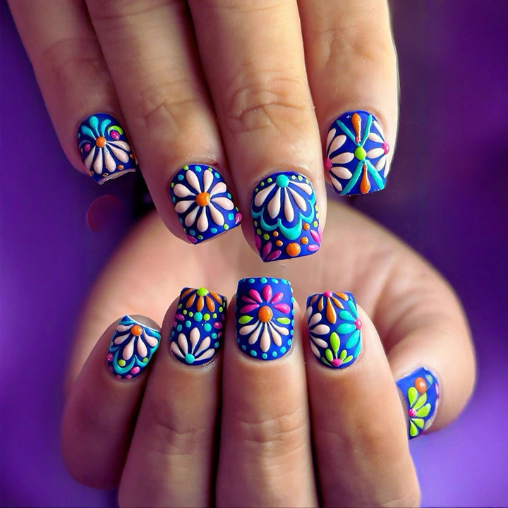 Artificial nails with floral pattern Bowlift